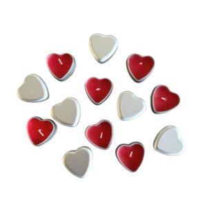 Bougie en forme de cœur dans sa boite en métal